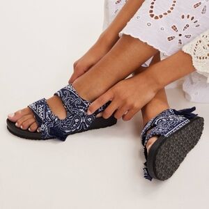 ARIZONA LOVE Trekky Bandana Mix Fuchsia Sandal NWT